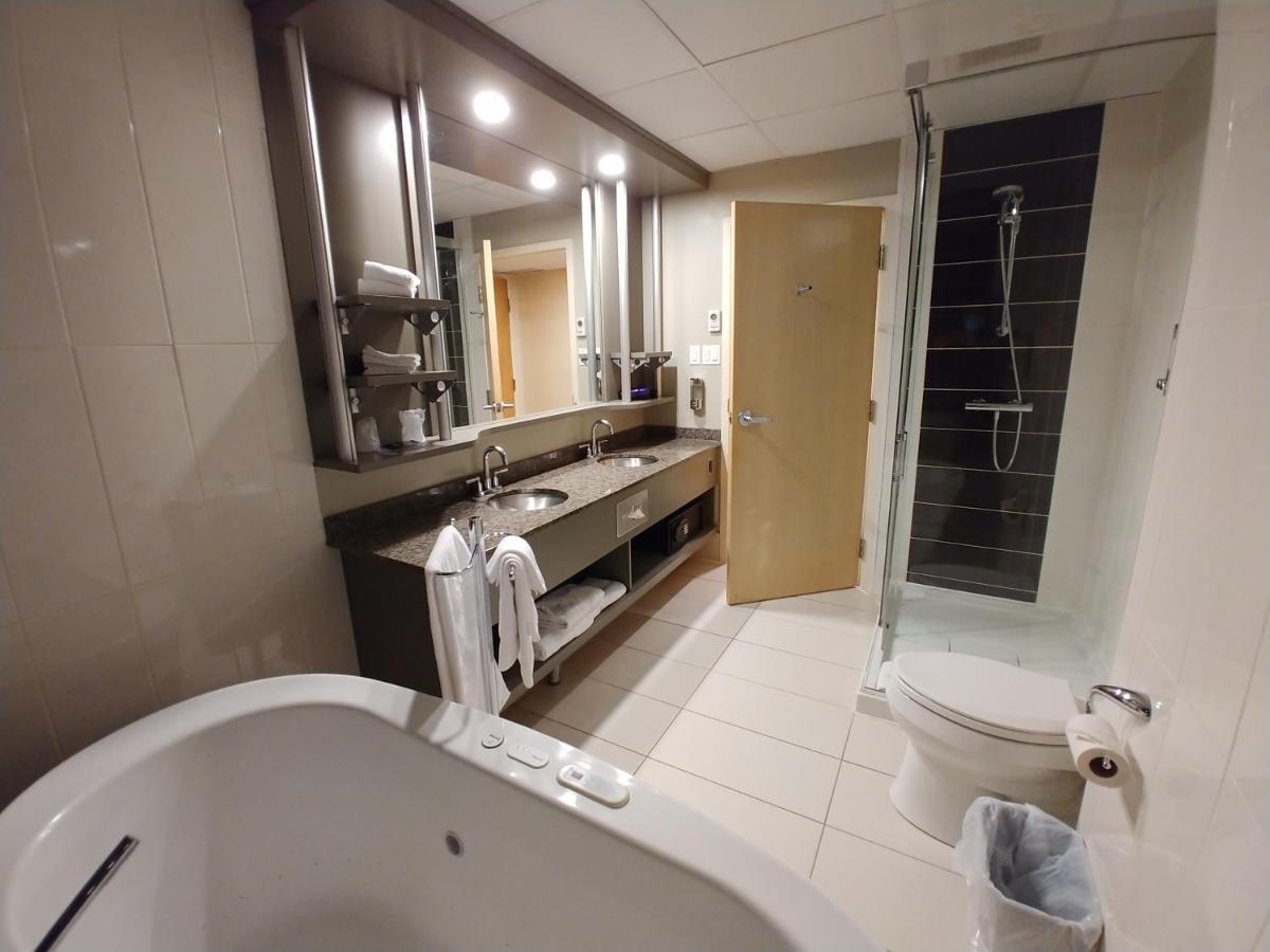 Hotel & Le Dauphin Quebec City