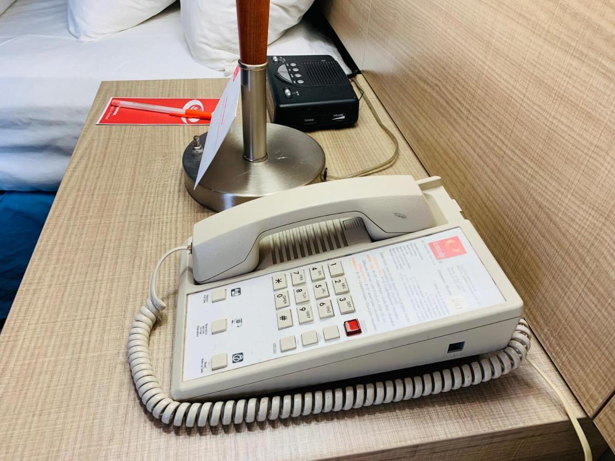 Hotel Econo Airport 3*