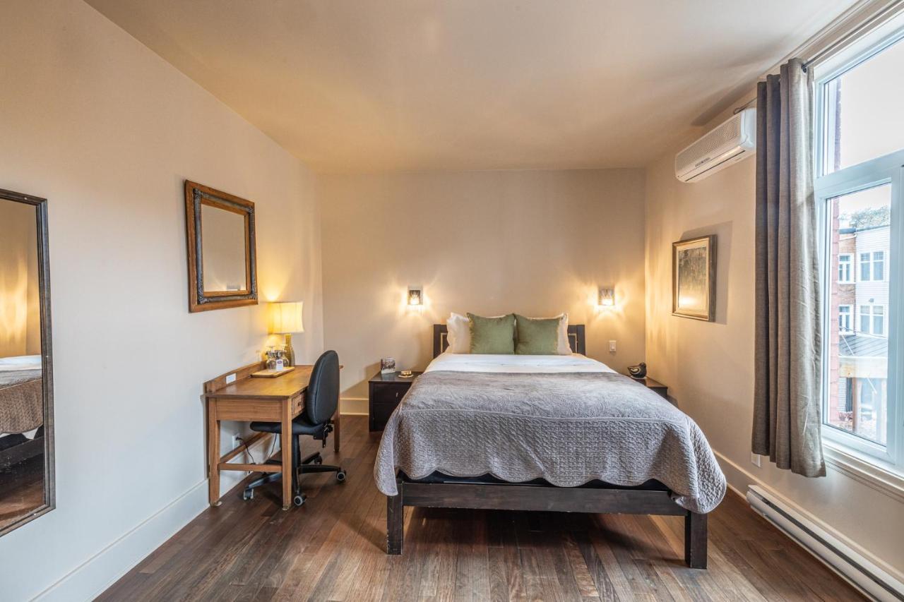 Hotel Petit - Cafe Krieghoff