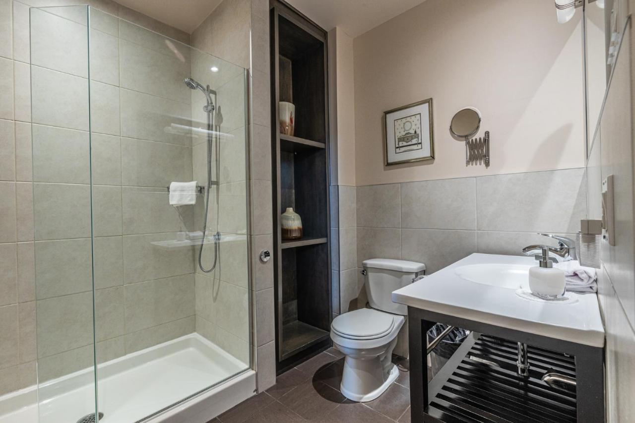 Hotel Petit - Cafe Krieghoff Quebec City