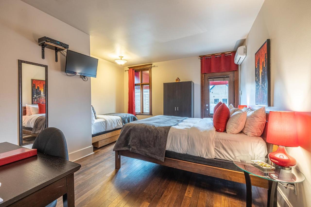 Hotel Petit - Cafe Krieghoff Quebec City