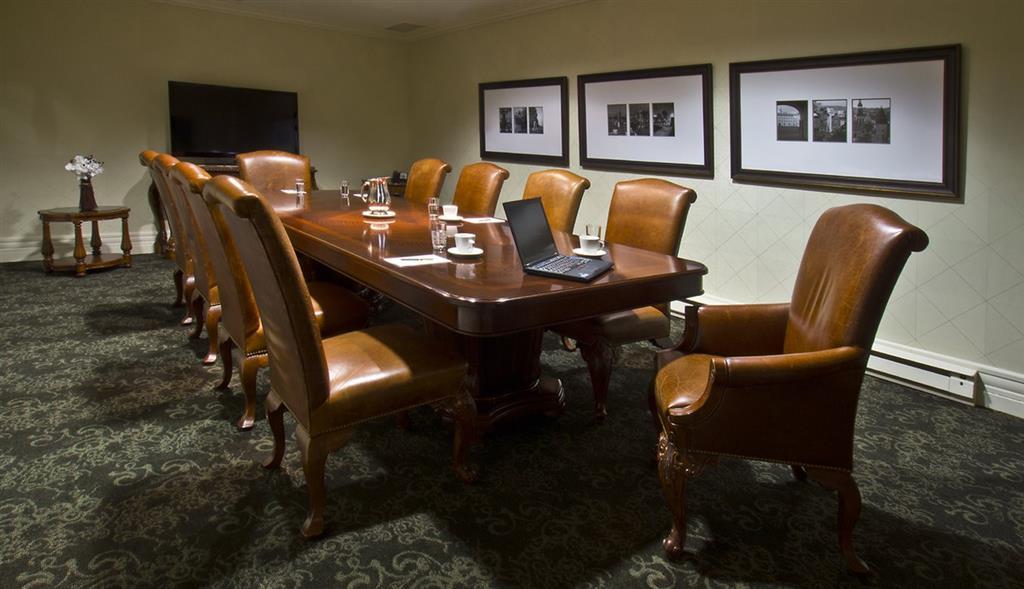 Manoir Victoria Hotel 4*