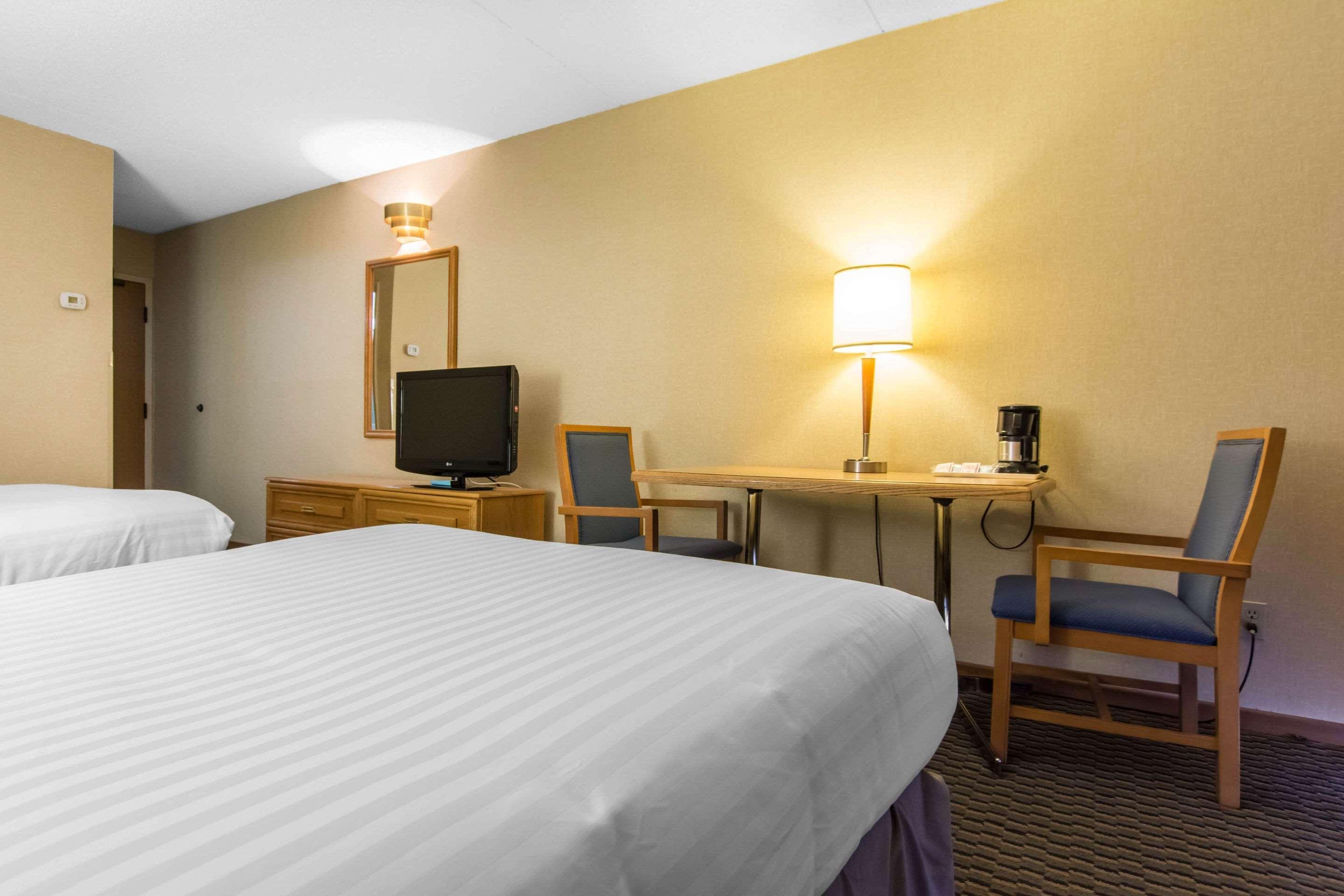 Econo Airport Hotel Quebec City