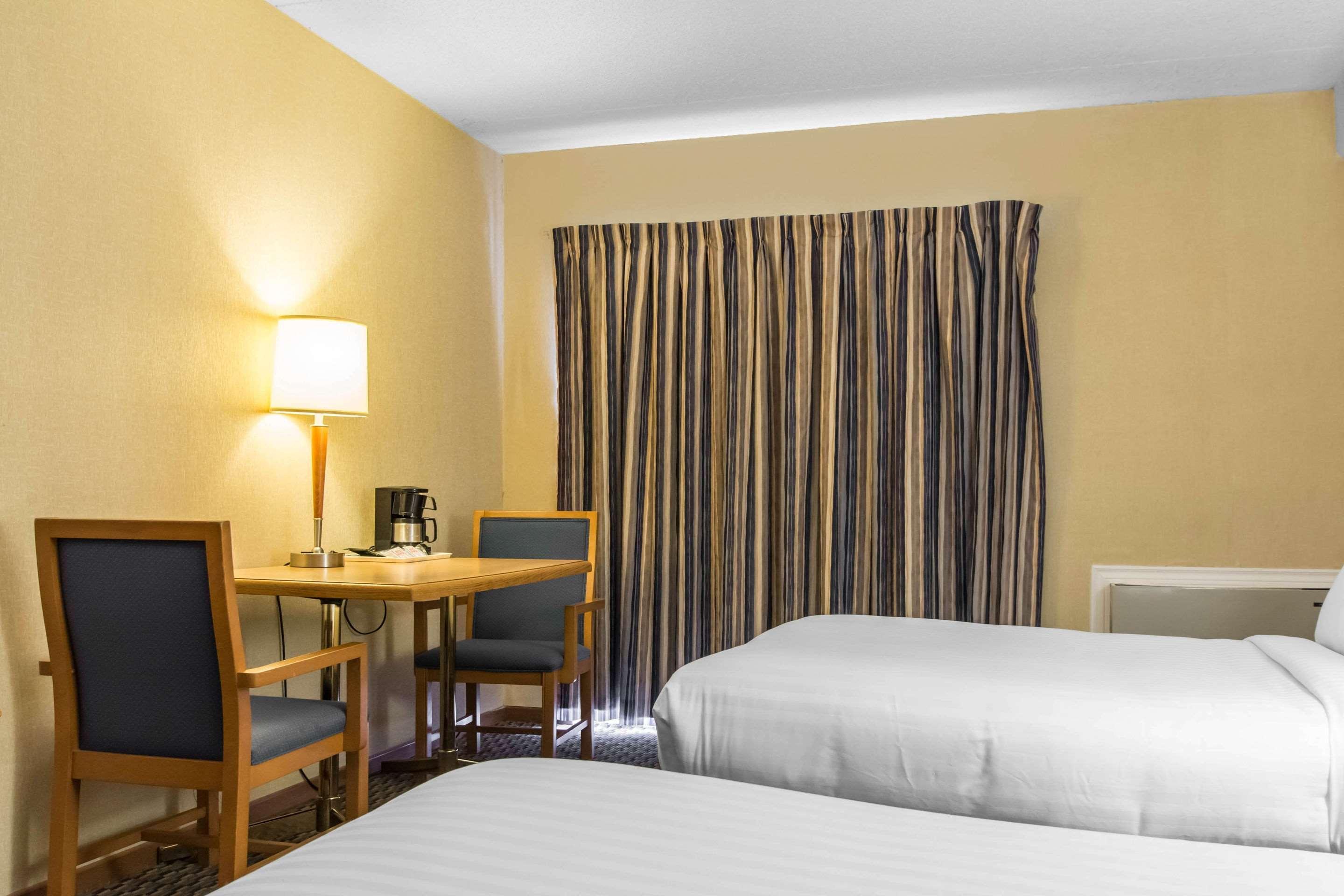 Hotel Econo Airport