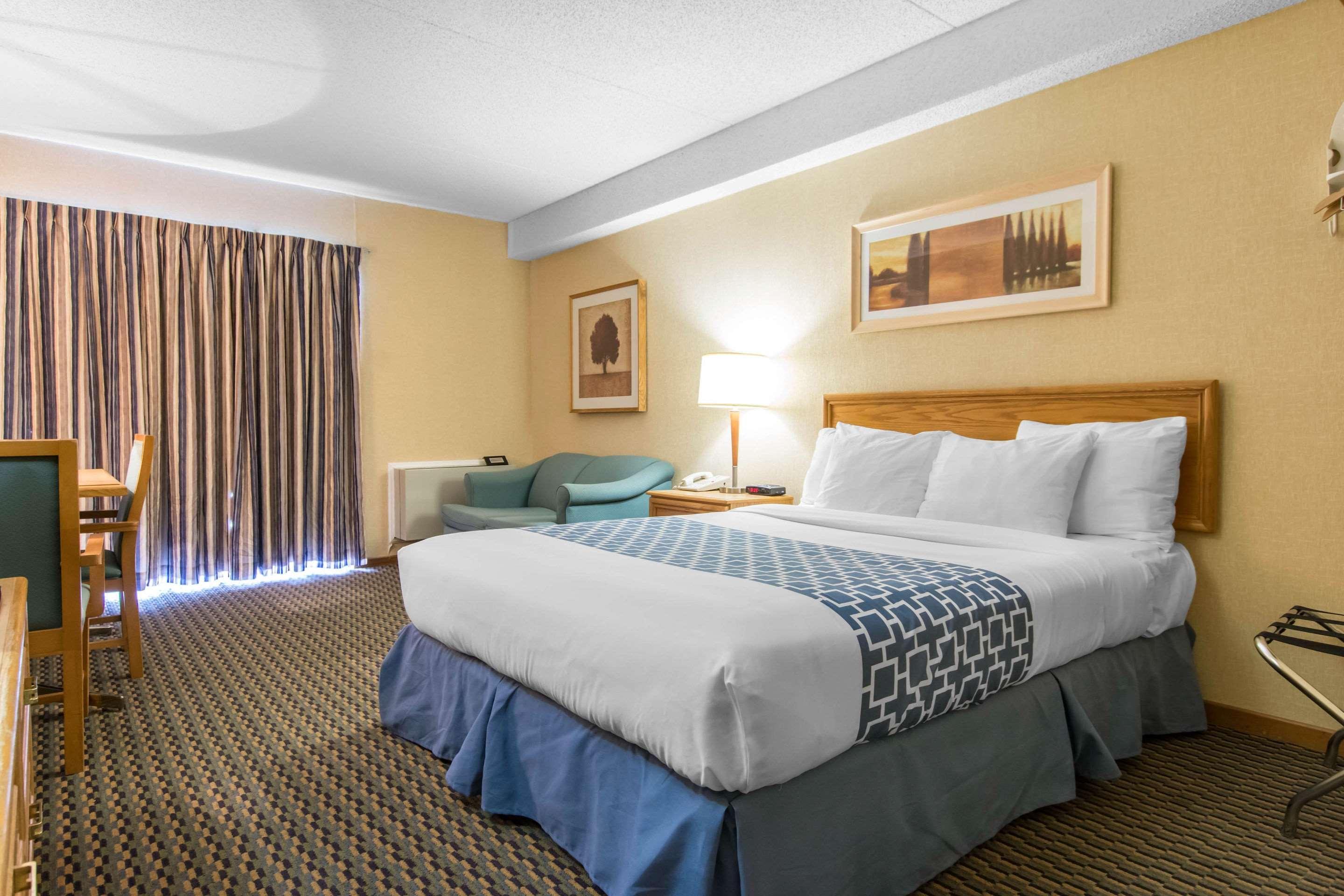 Econo Airport Hotel