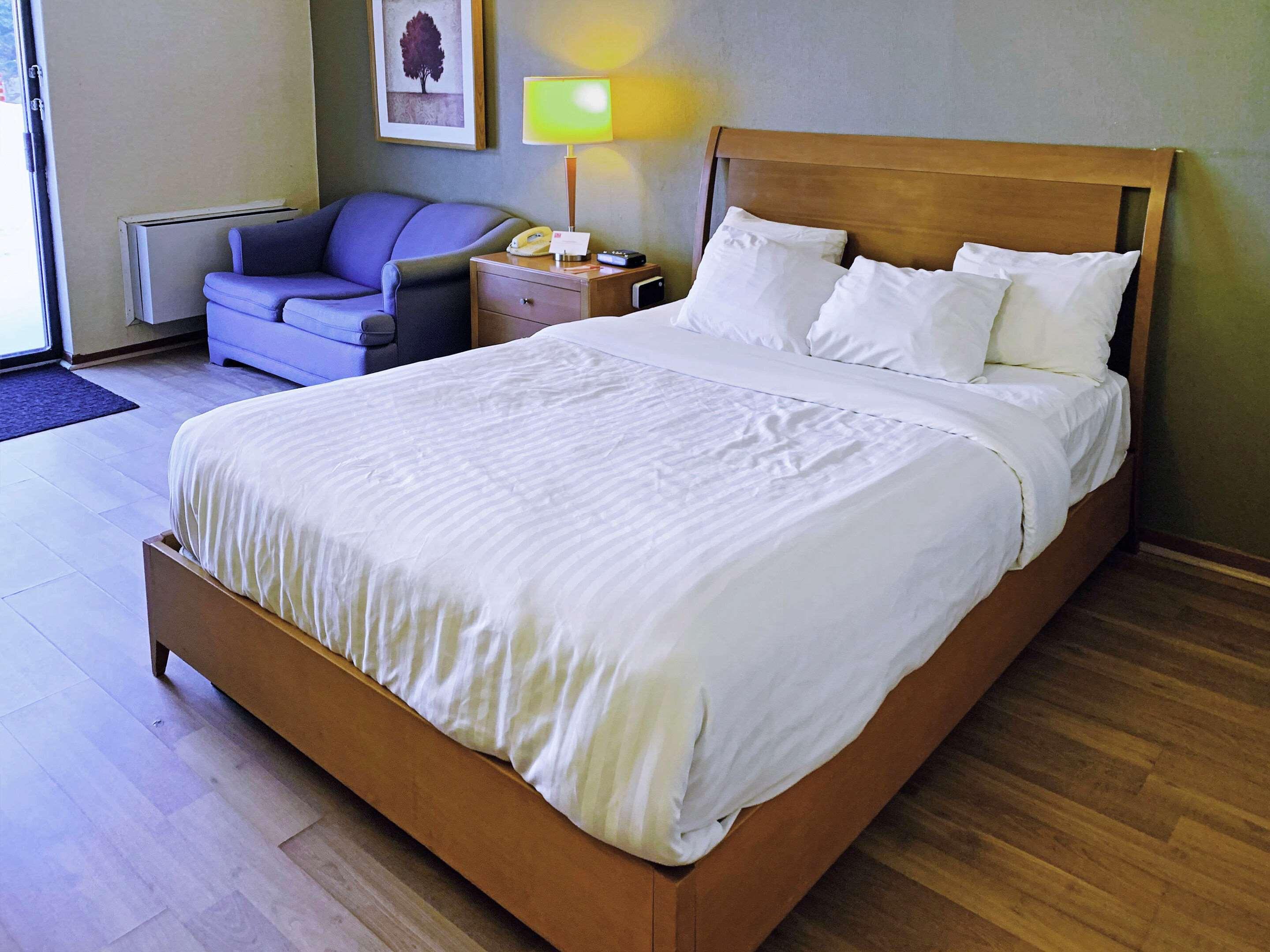 Econo Airport 3*