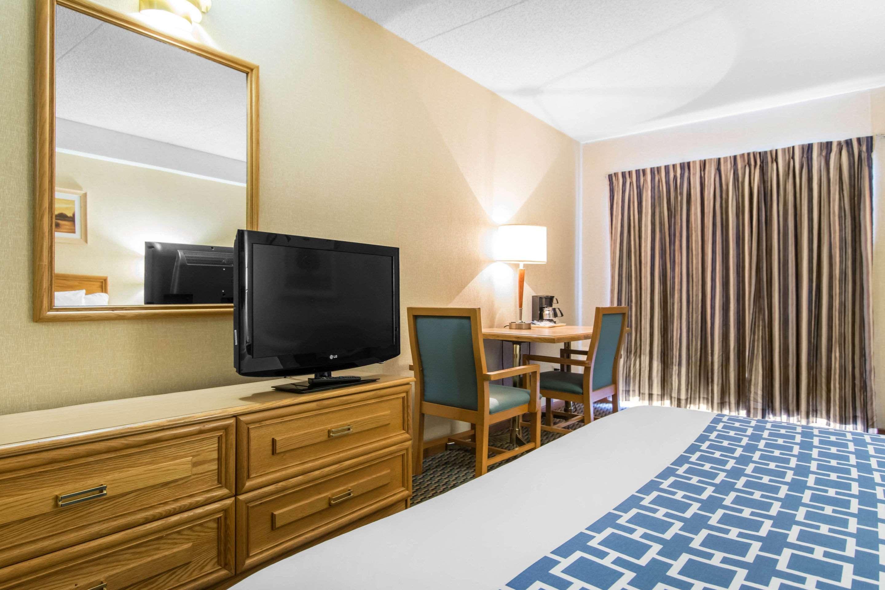 Econo Airport Hotel