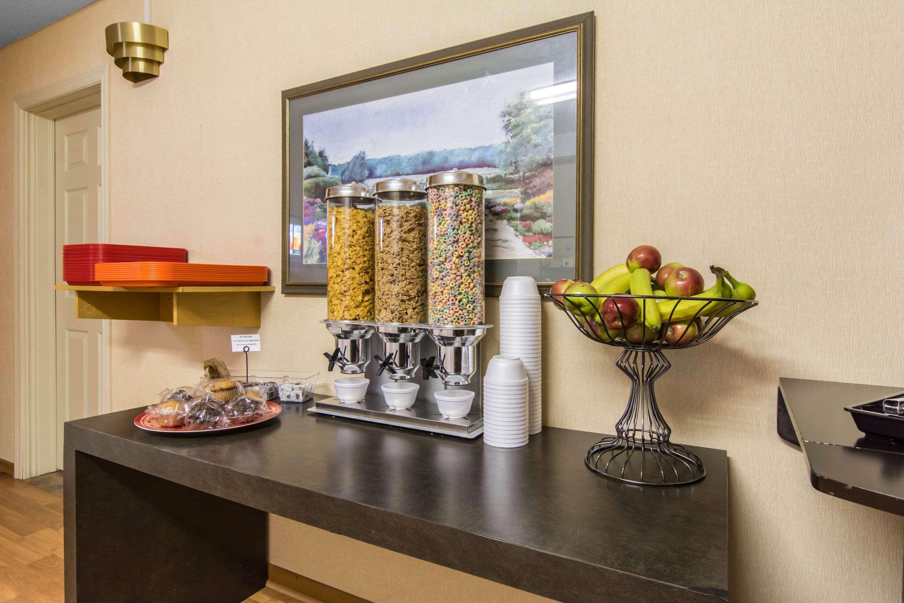 Econo Airport Hotel Quebec City