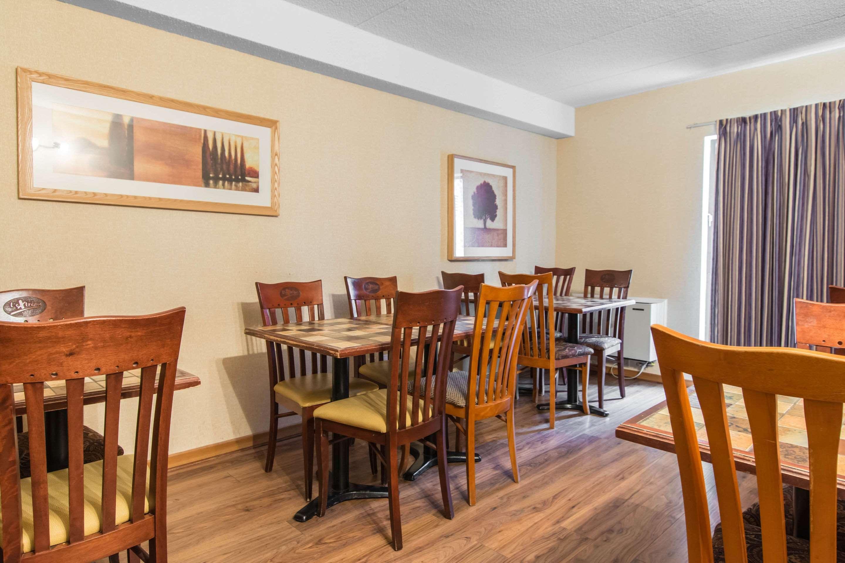 Econo Airport Hotel Quebec City