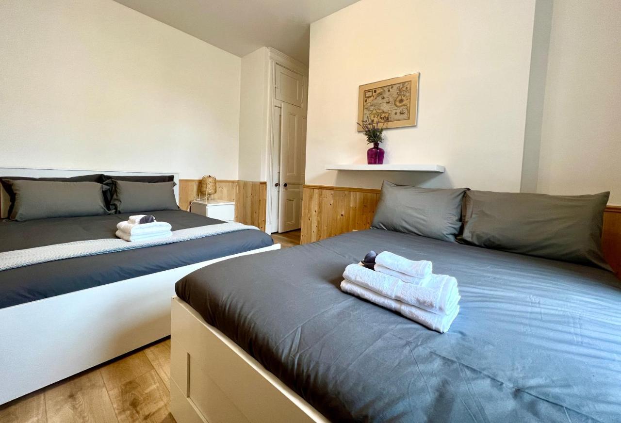 Les 300s 3e Avenue Apartment