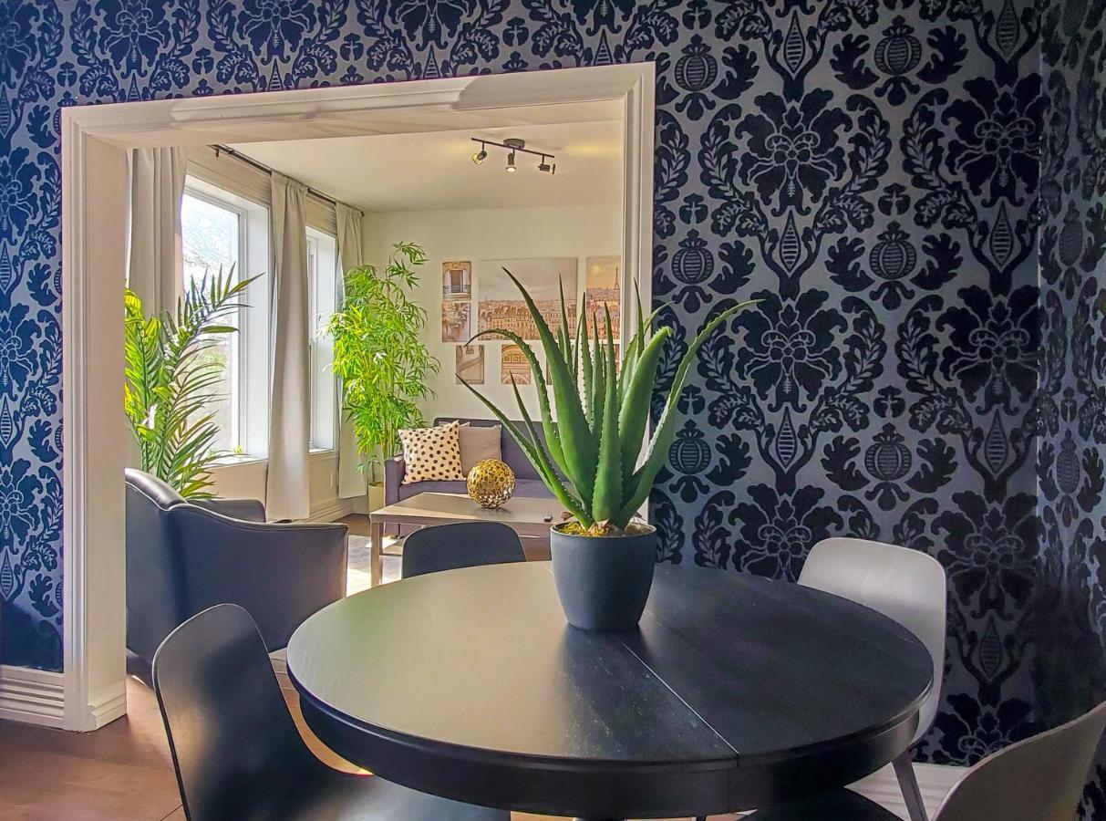 Apartment Les 300s 3e Avenue