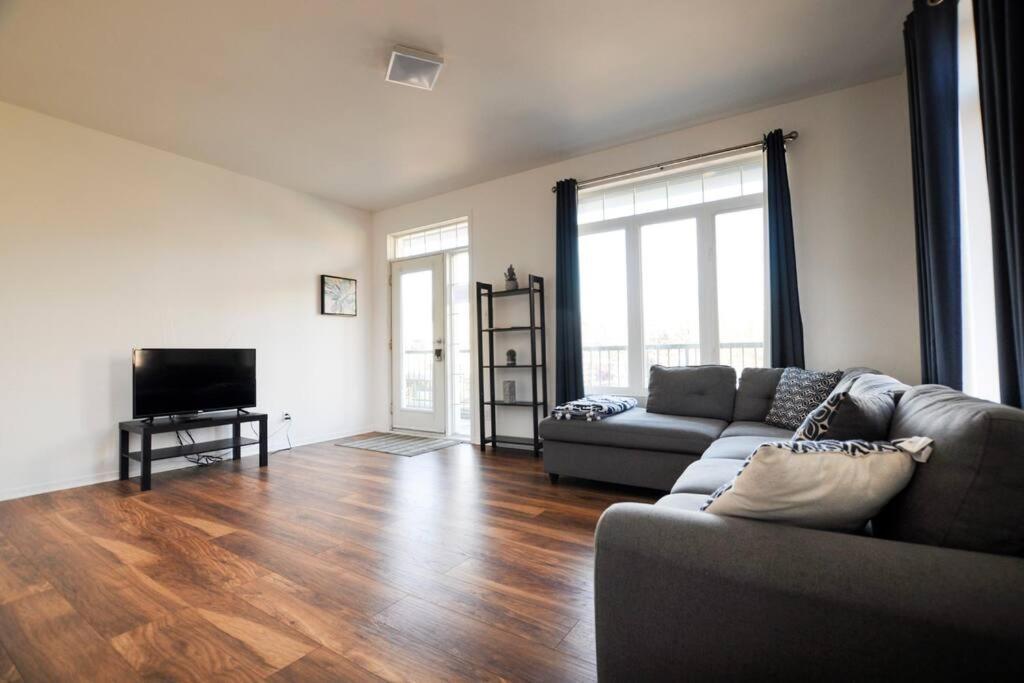 The 1810 - Spacious With Balcony - North Of Apartment Quebec City