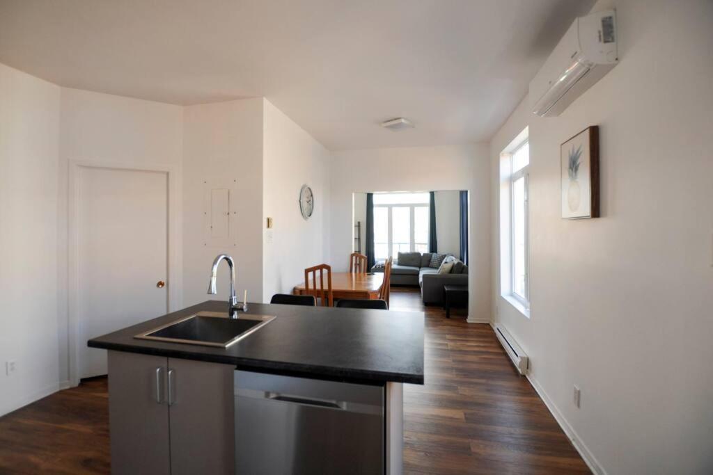 Apartment The 1810 - Spacious With Balcony - North Of Quebec City