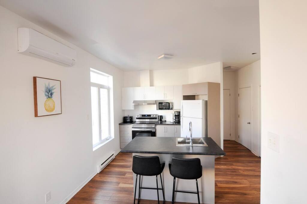 Apartment The 1810 - Spacious With Balcony - North Of *