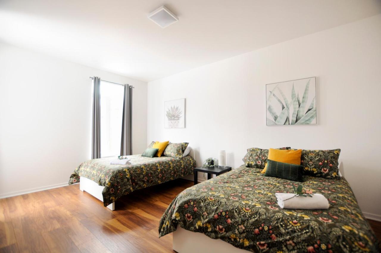 The 1810 - Spacious With Balcony - North Of Apartment