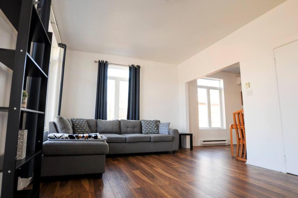 Apartment The 1810 - Spacious With Balcony - North Of