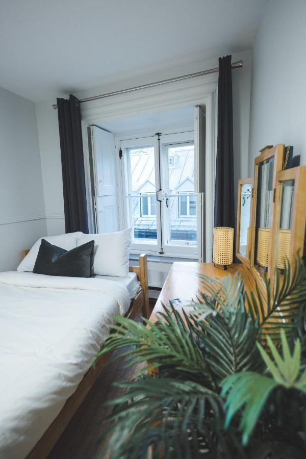 De La Paix Hostel *