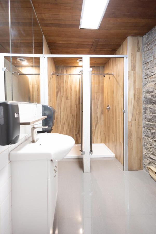 De La Paix Hostel *