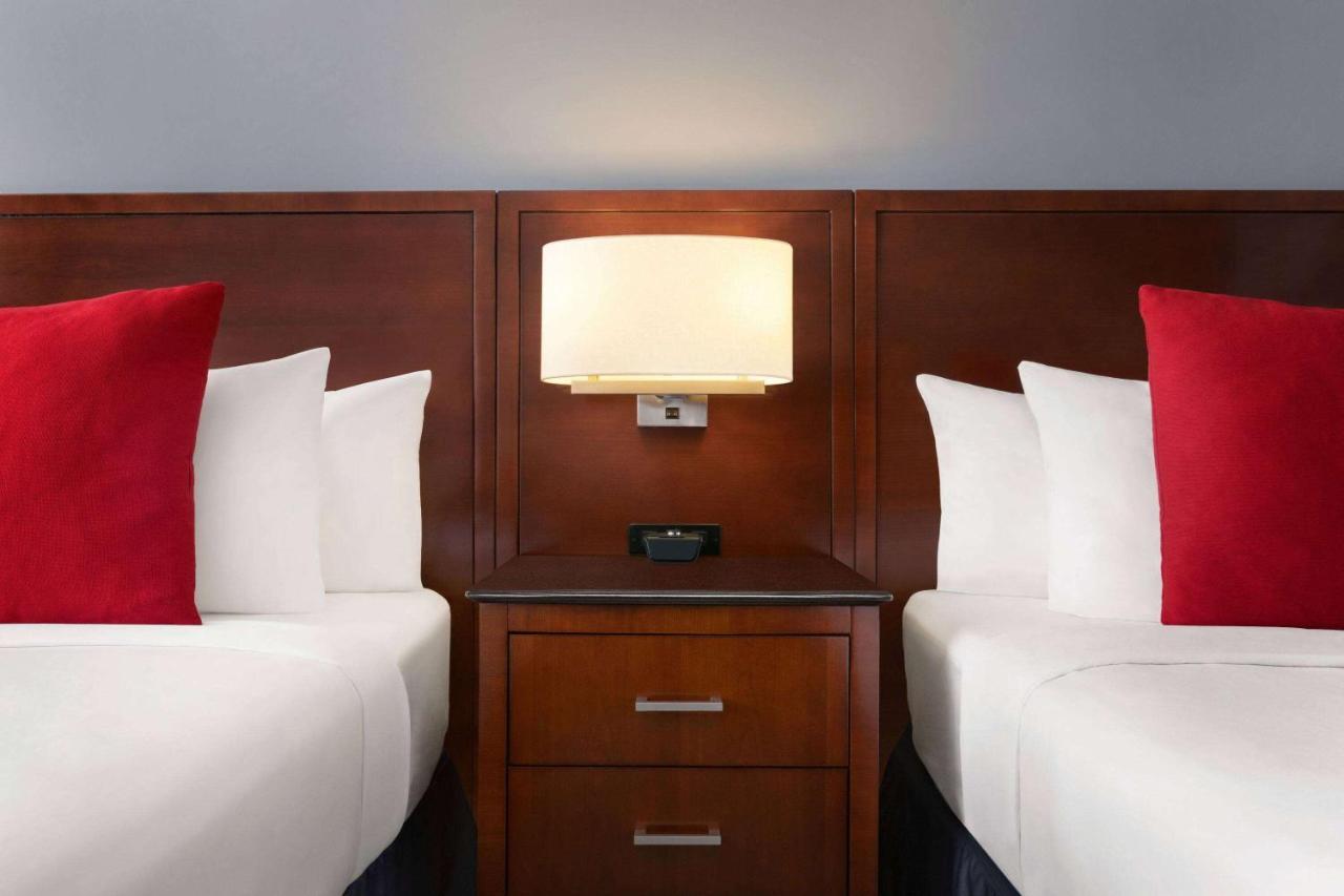 Travelodge By Wyndham & Convention Centre