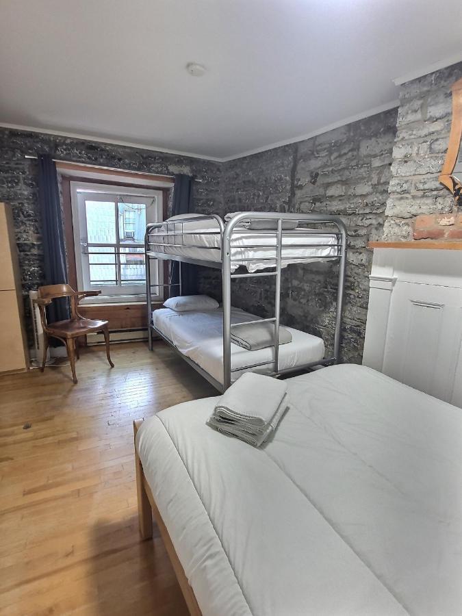 De La Paix Hostel