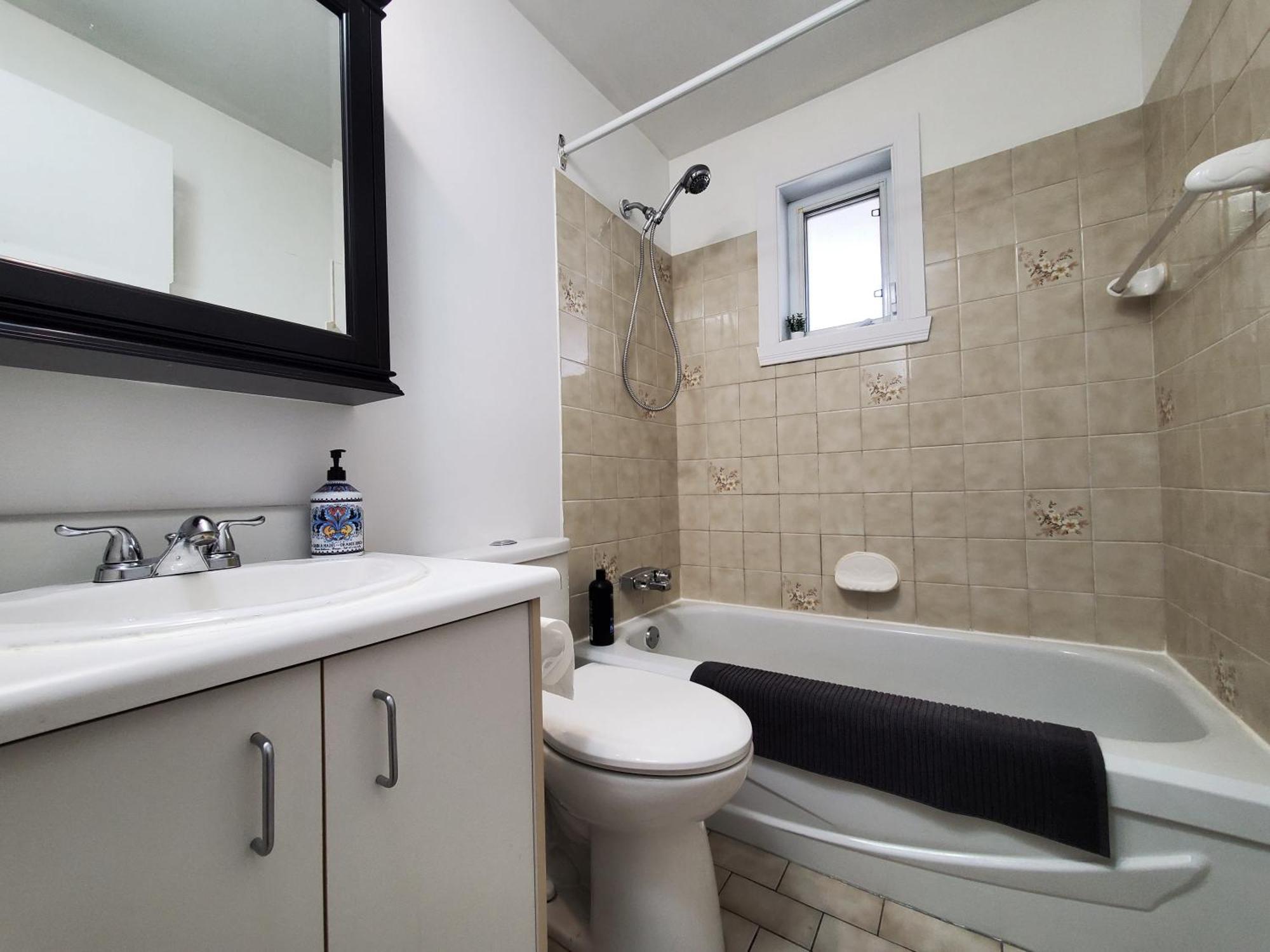 Apartment Les 300s 3e Avenue
