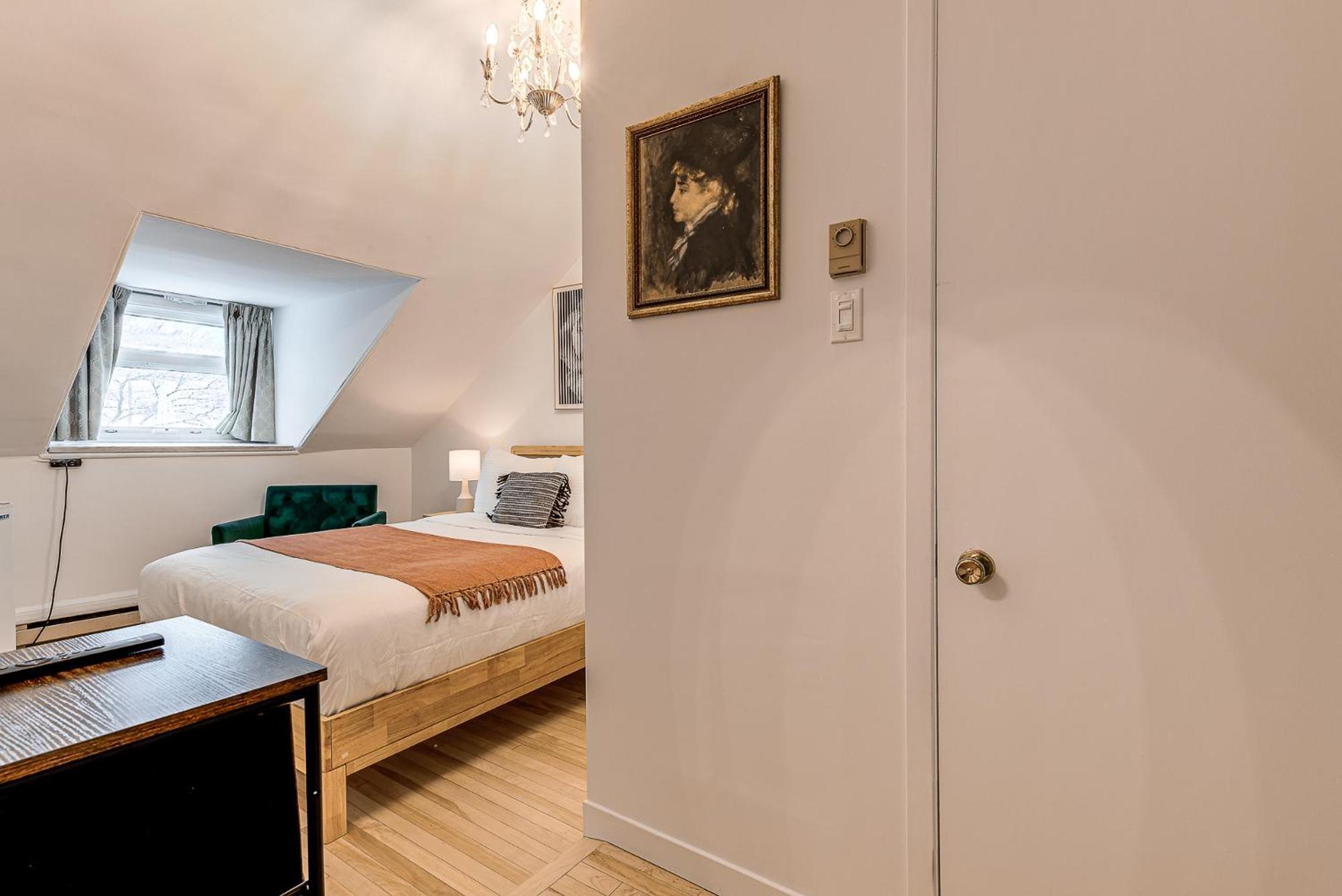 North House - La Chouette Automatise 2* Quebec City