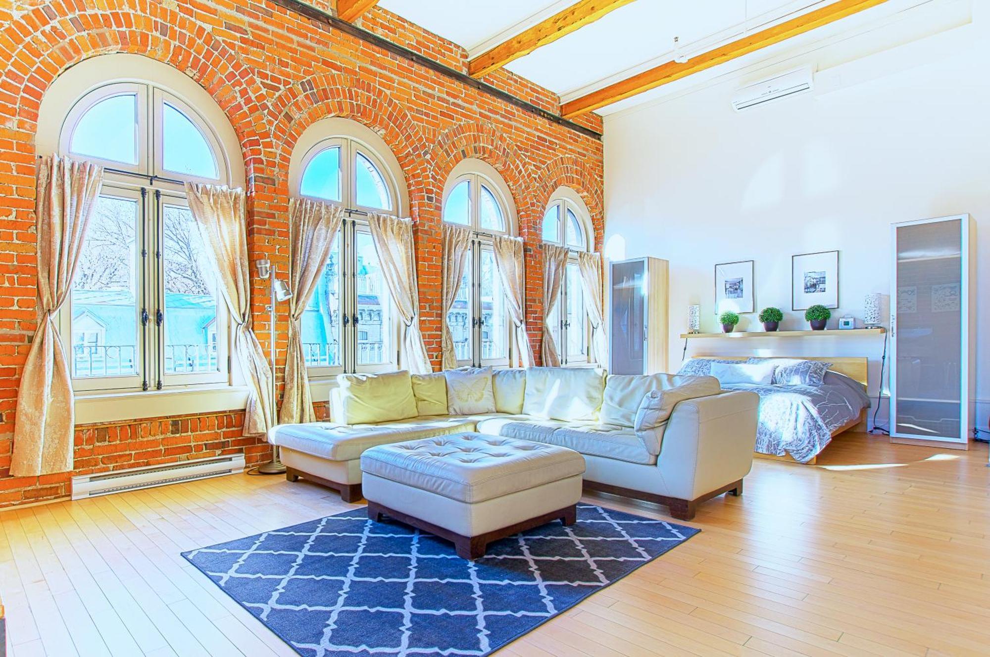 Les Lofts 1048 Apartment *