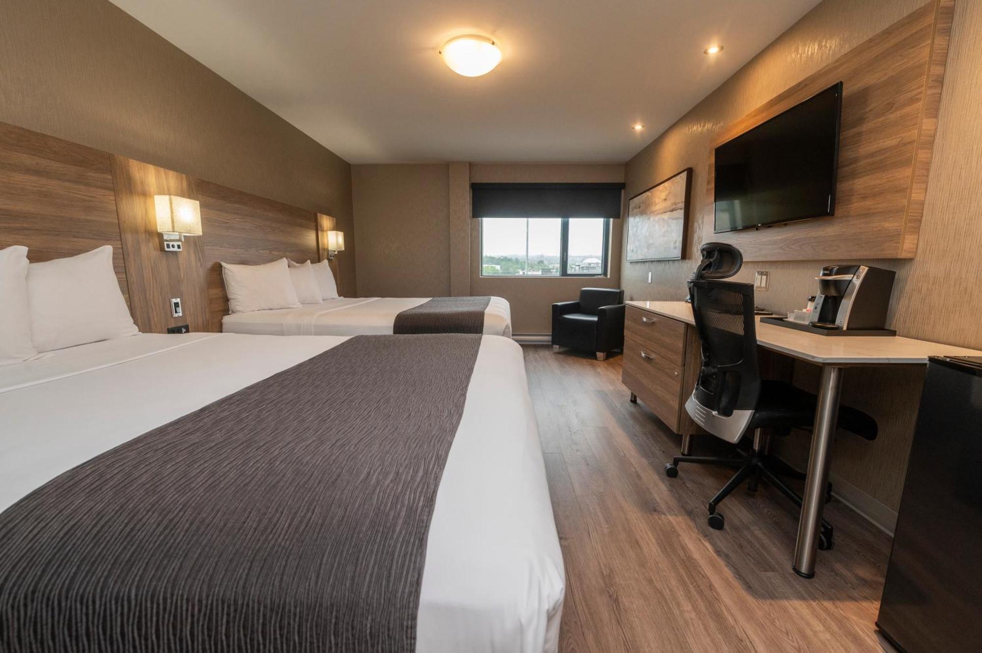 & Le Dauphin 3* Quebec City