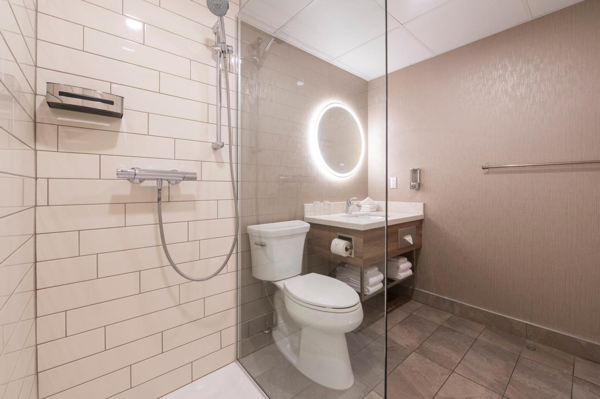 & Le Dauphin 3* Quebec City