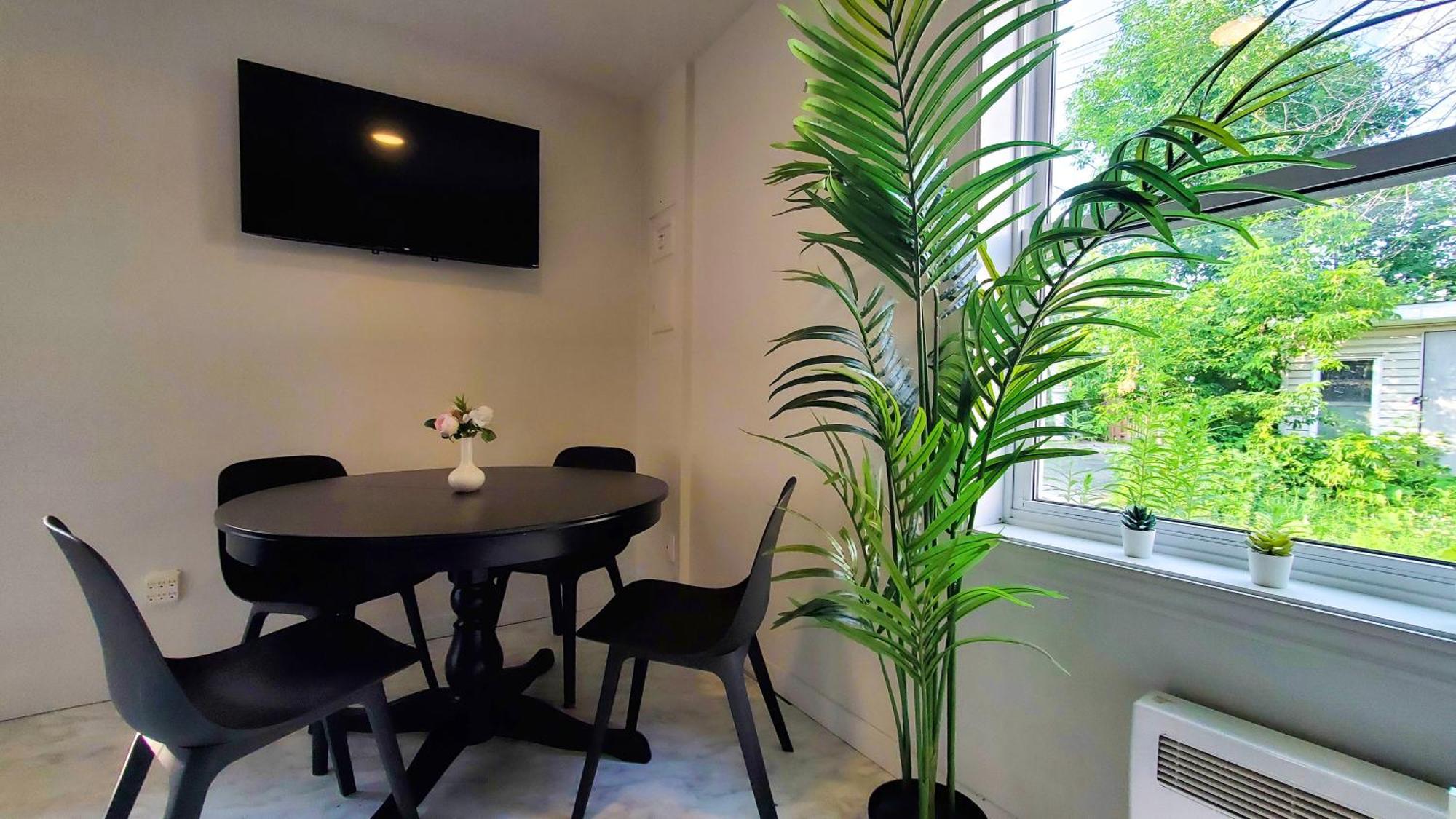 Les 300s 3e Avenue Apartment
