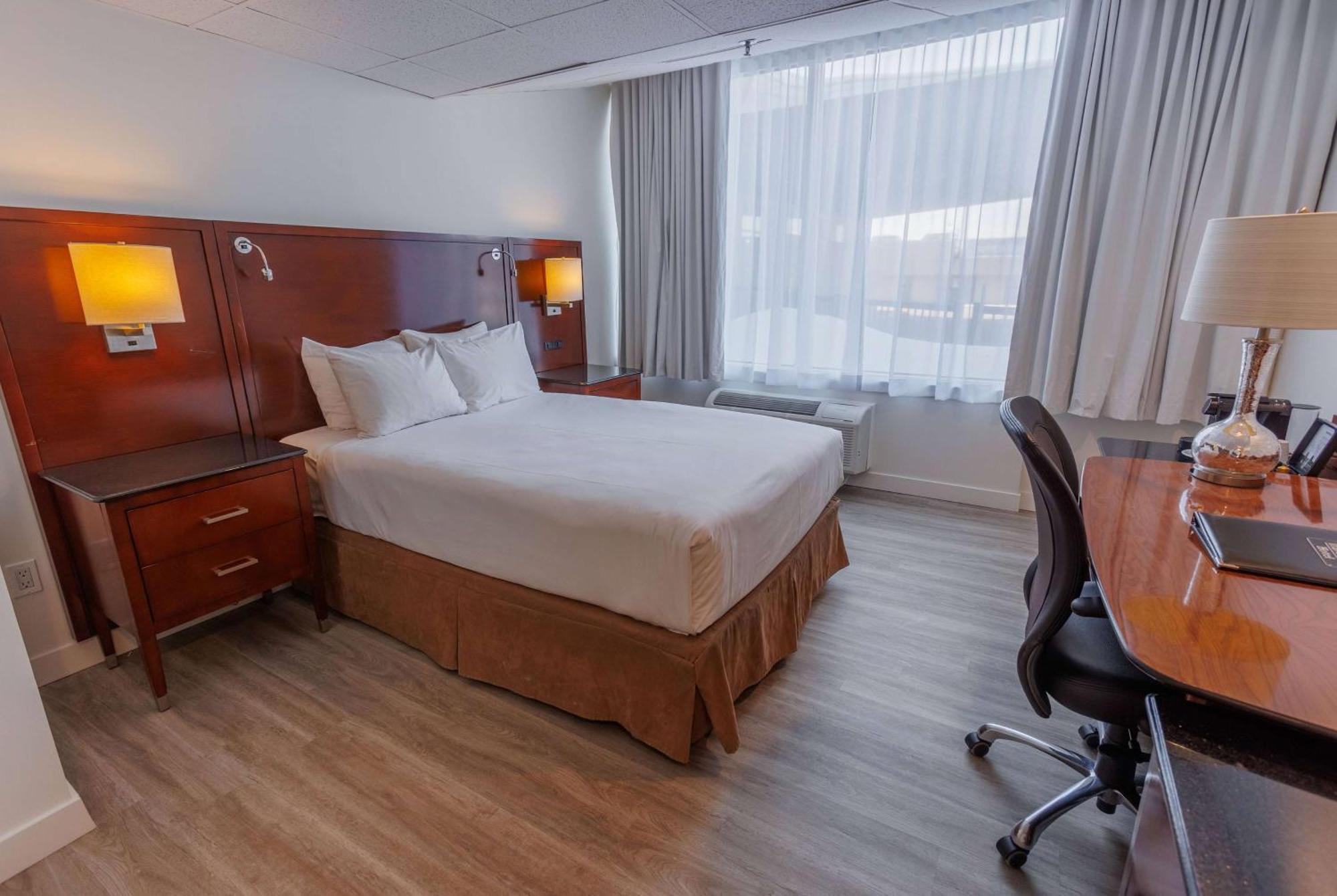 Travelodge By Wyndham & Convention Centre 3*