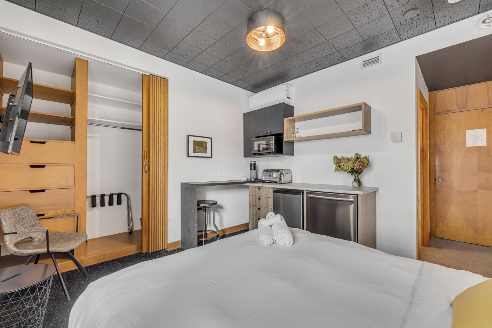 La Sainte Paix Apartment *
