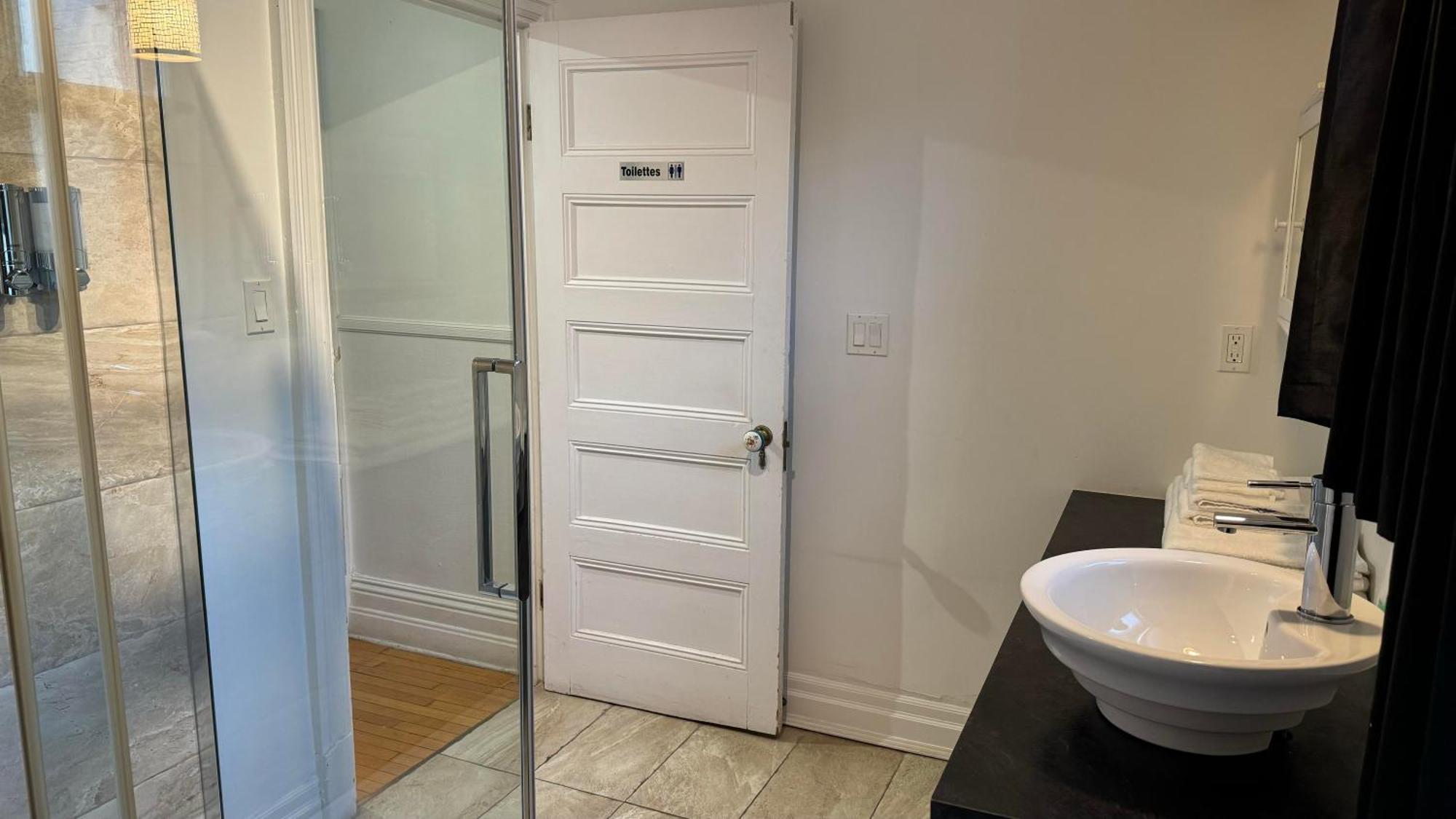 E-hotel Des Grisons 2* Quebec City