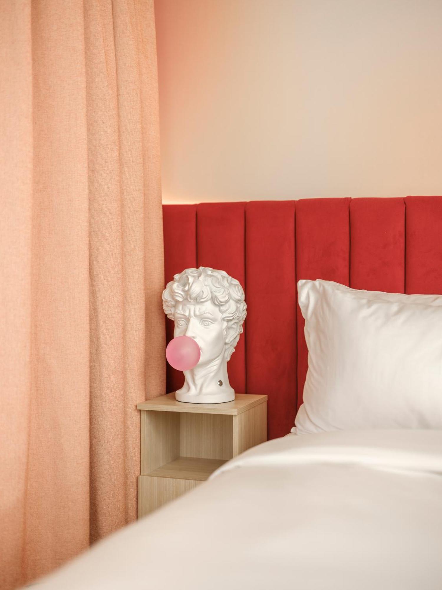 Hotel Rose - Invisible Quebec City