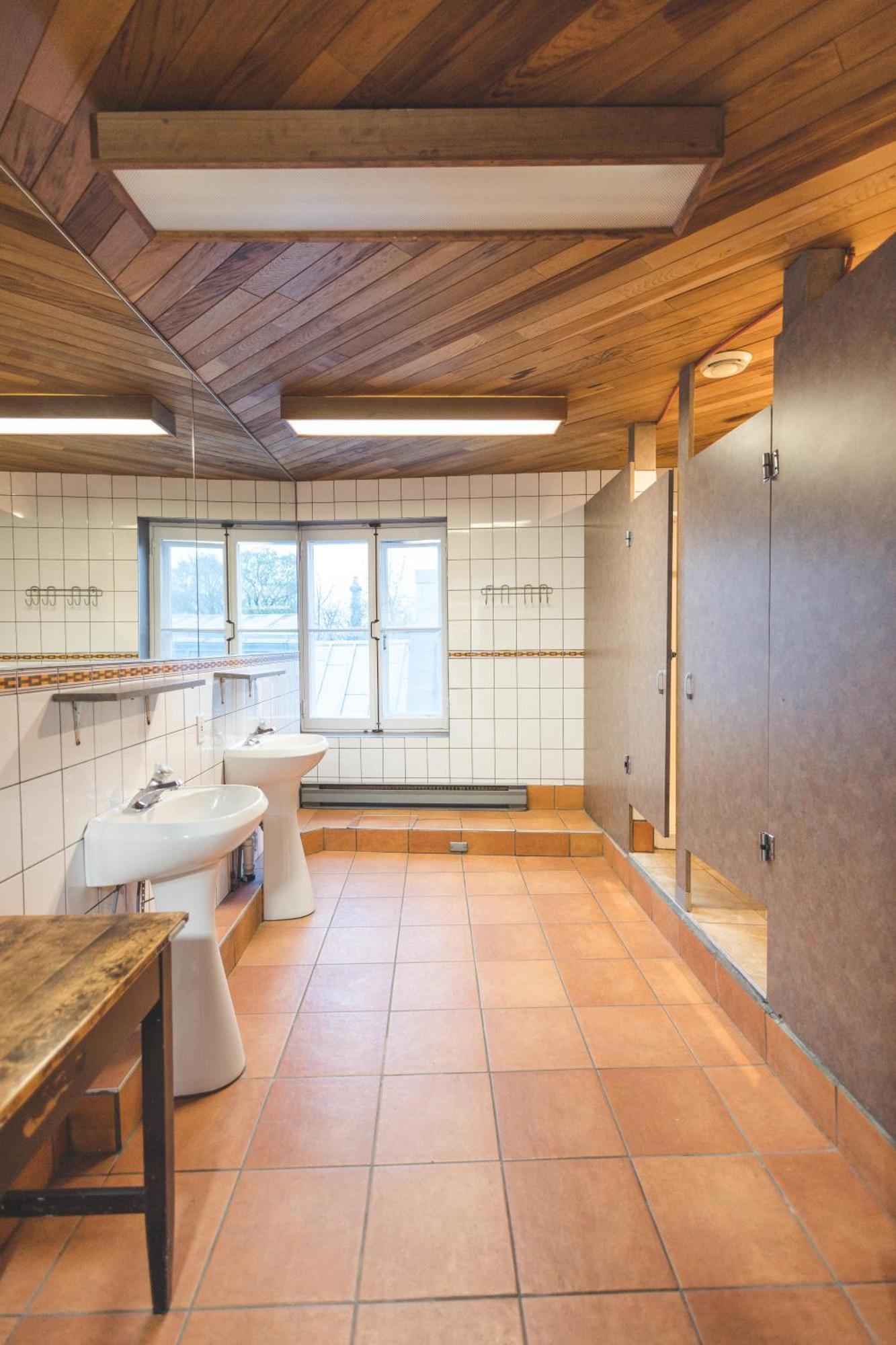 De La Paix Hostel