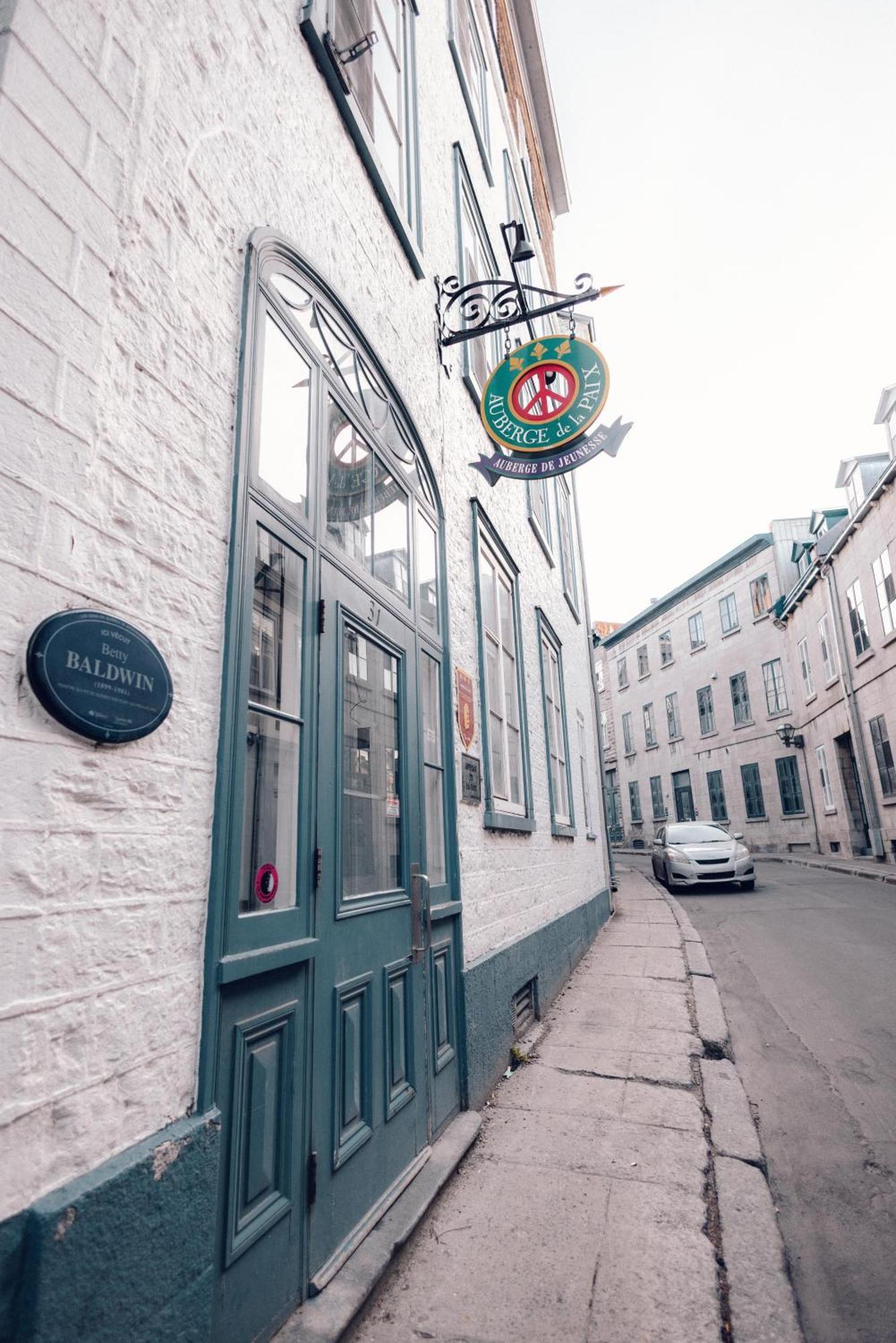 De La Paix Hostel *
