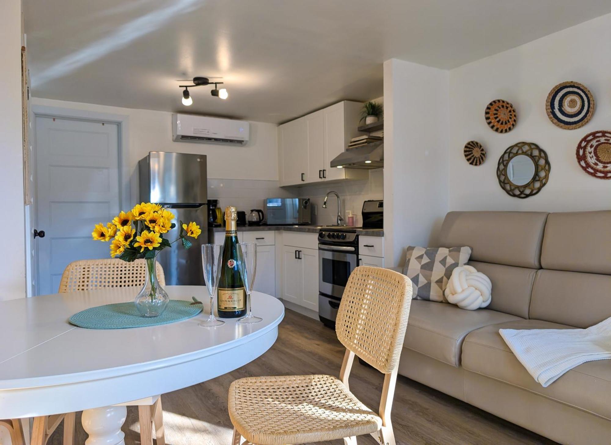 Les 300s 3e Avenue Apartment