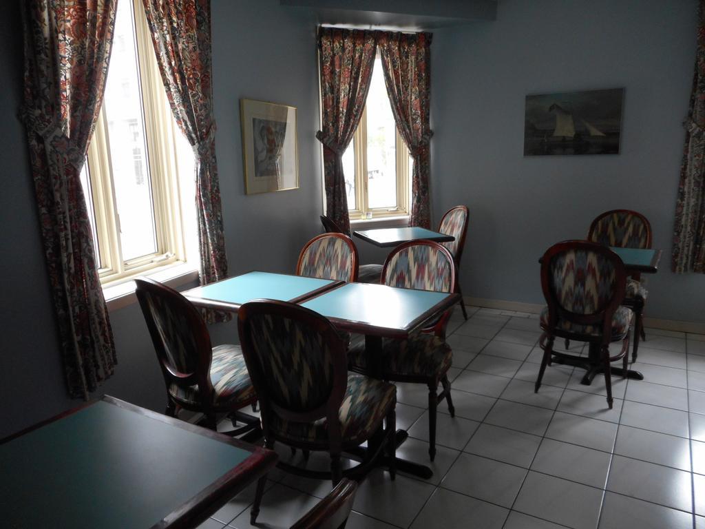 Hotel Manoir Charest 2*