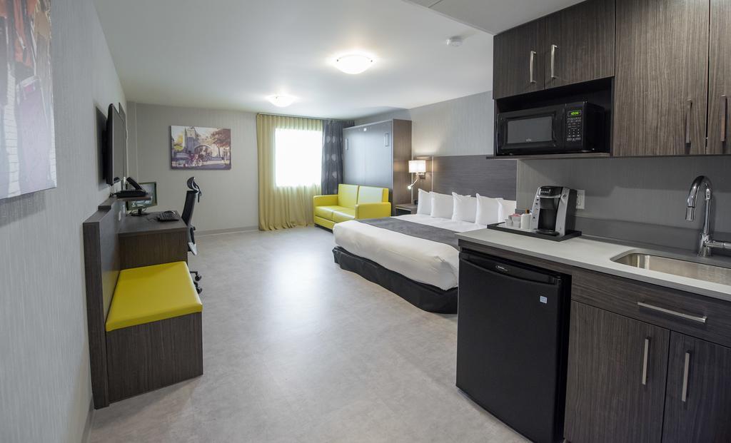 & Le Dauphin Quebec City