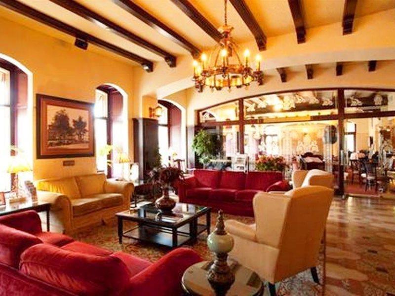 Hotel Clarendon 4*