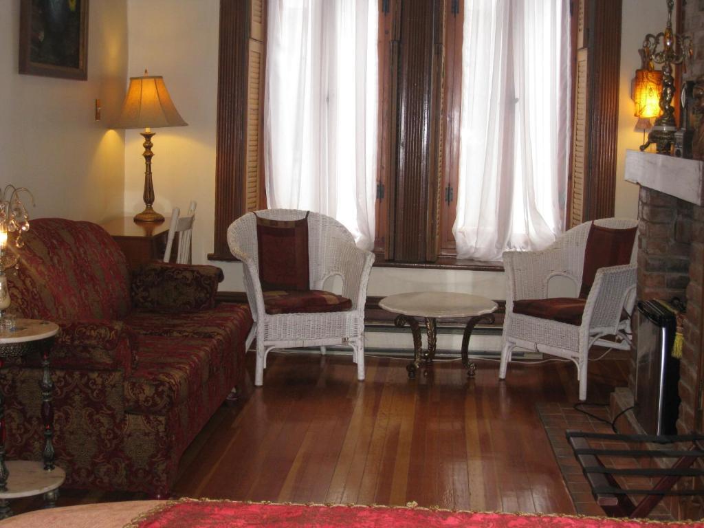 De La Fontaine Bed & Breakfast 3*