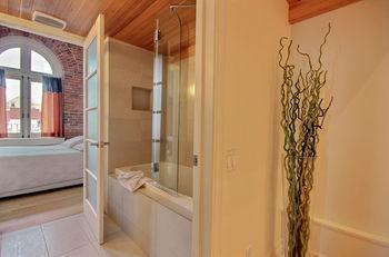 Les Lofts 1048 *