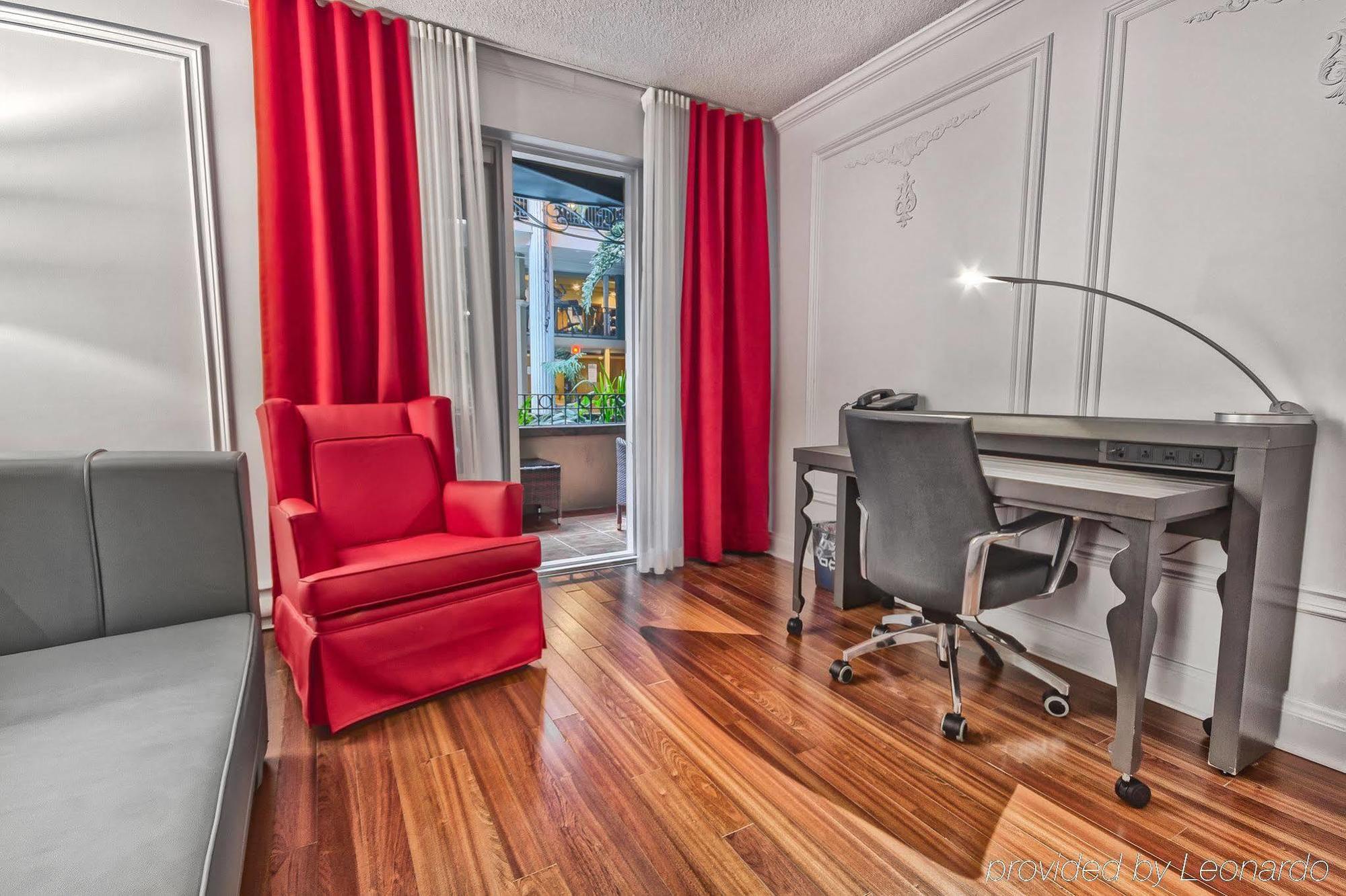 Plaza Hotel 4*