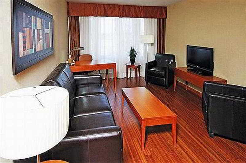Hotel Express City-sainte Foy By Ihg 3*