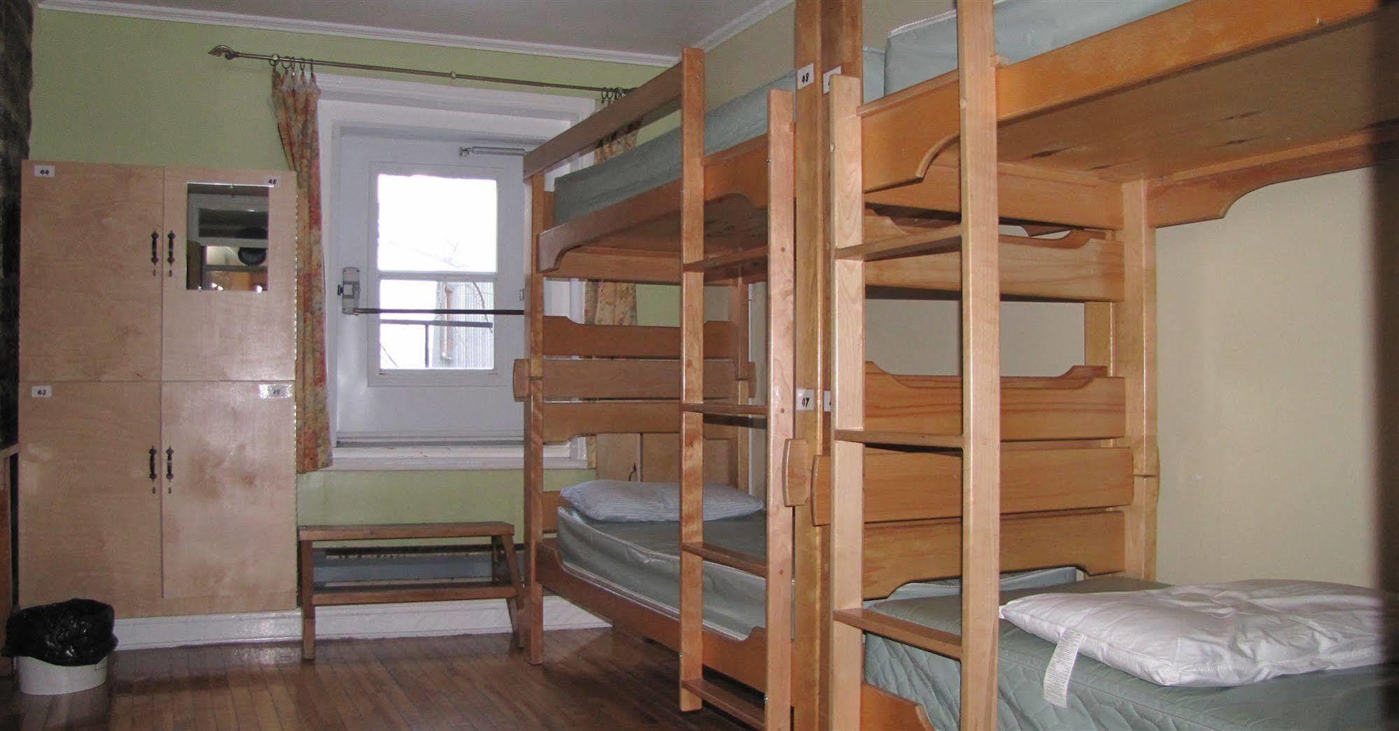De La Paix Hostel