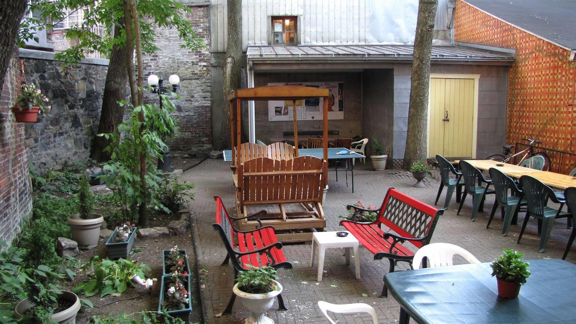 De La Paix Hostel *