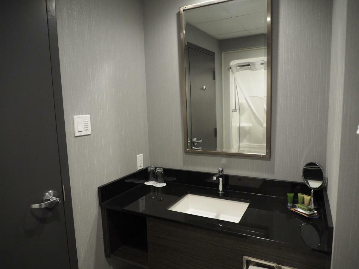 & Le Dauphin 3* Quebec City