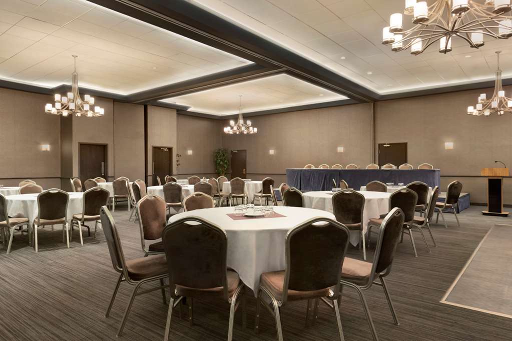 Travelodge By Wyndham & Convention Centre 3* Quebec City